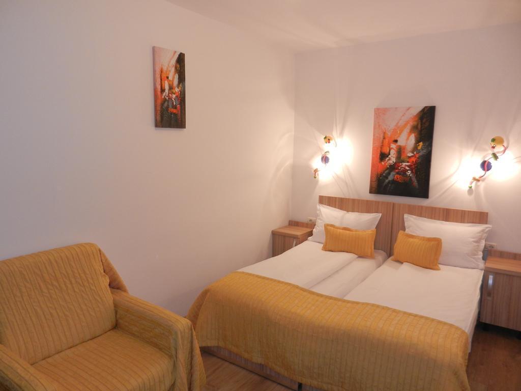 Pensiunea Sergiu & Geanina アラド 部屋 写真